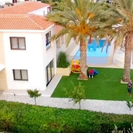 Luxury 6 Bedroom With Privet Pool In *
