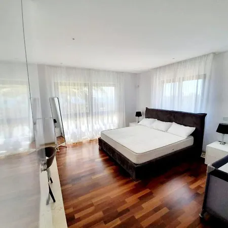 Luxury 6 Bedroom With Privet Pool In * بافوس